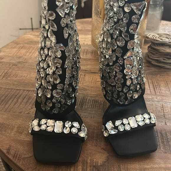 AZALEA WANG STOPPIN THE WHOLE SHOW STILETTO SANDAL IN BLACK - Picture 3 of 6